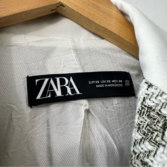 Zara Gray White Tweed Plaid Cropped Blazer Jacket Blogger’s Favorite - Picture 3 of 9